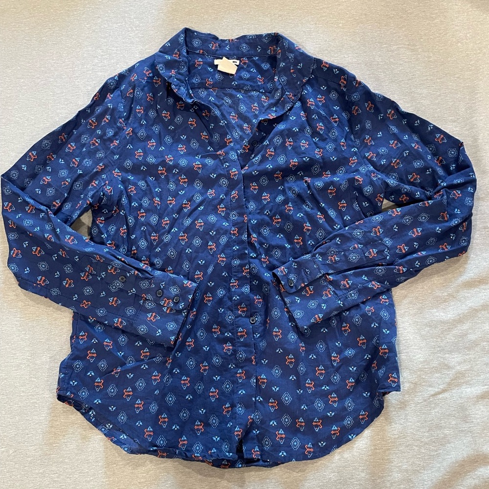 Levi’s Cotton blend button down long sleeve blouse